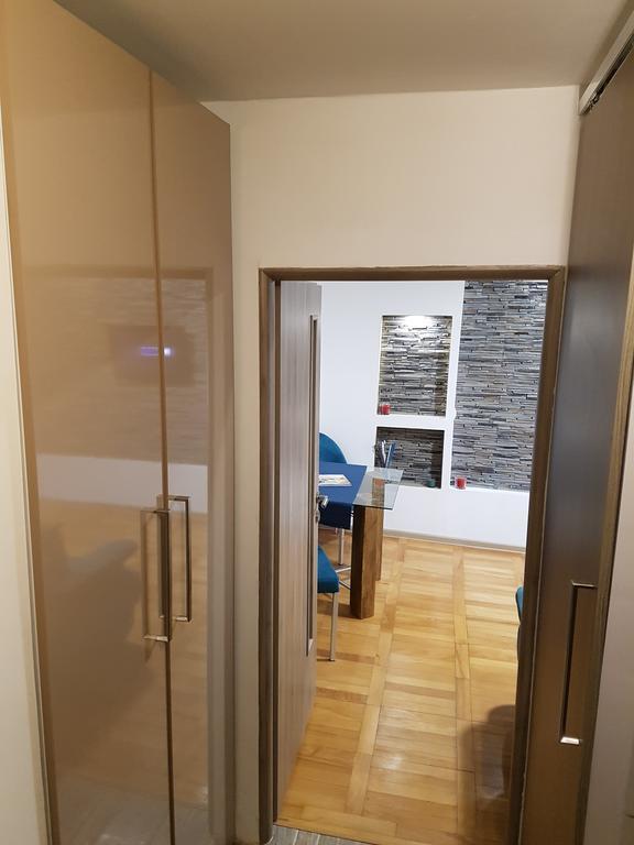 Woodstone Apartment Ploiesti Ngoại thất bức ảnh