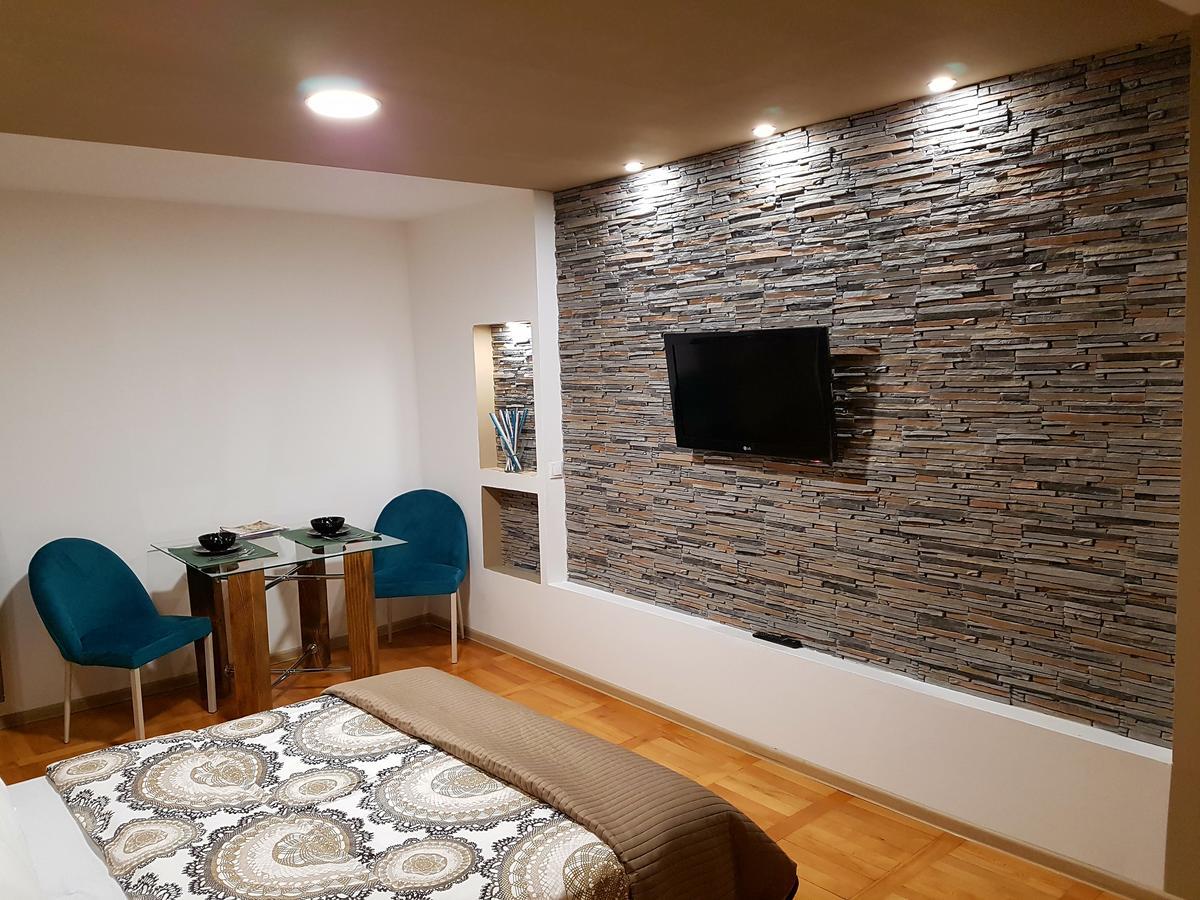 Woodstone Apartment Ploiesti Ngoại thất bức ảnh