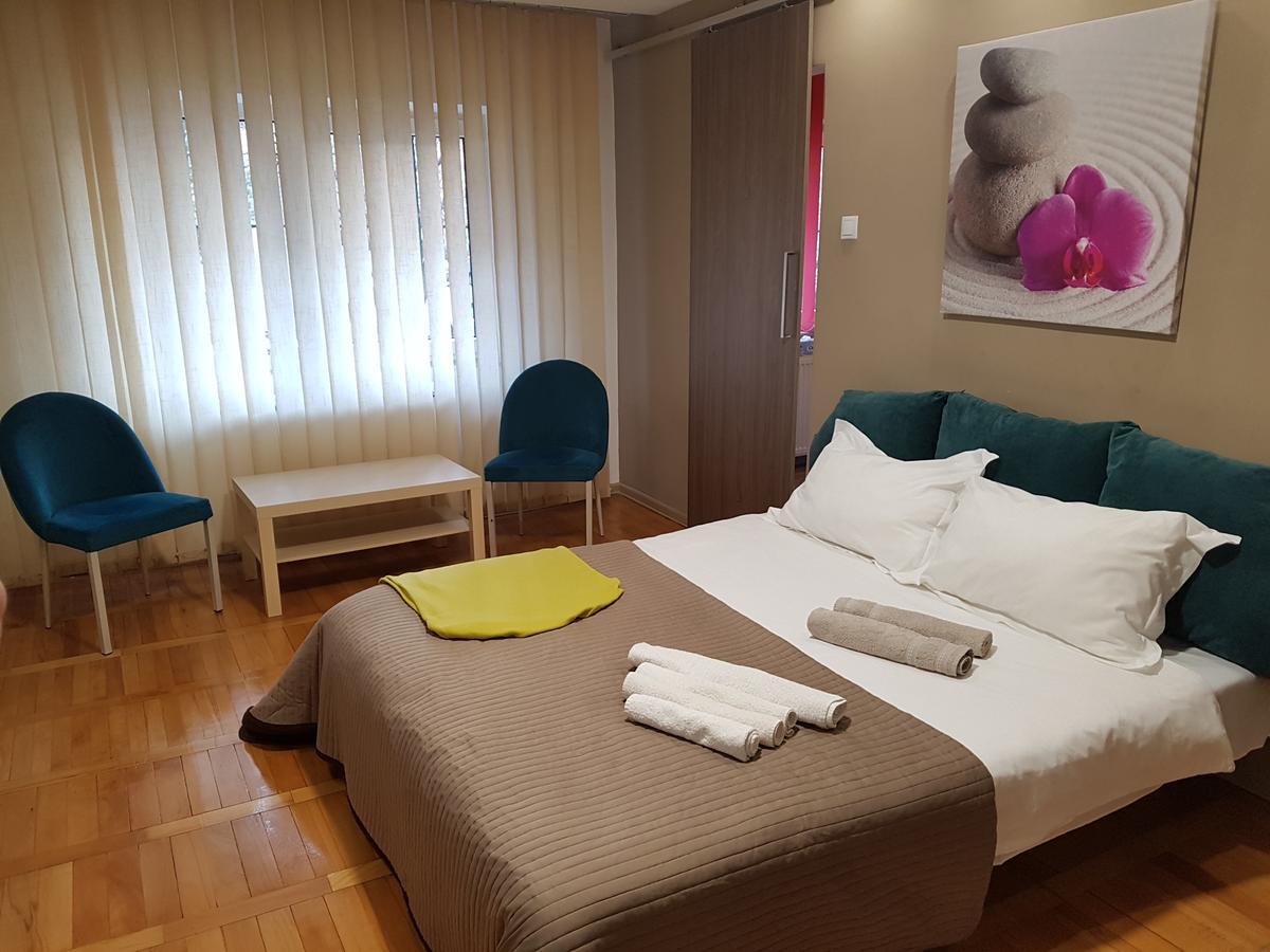 Woodstone Apartment Ploiesti Ngoại thất bức ảnh