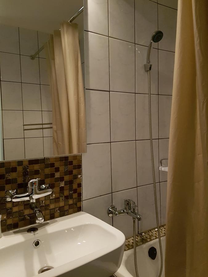 Woodstone Apartment Ploiesti Ngoại thất bức ảnh