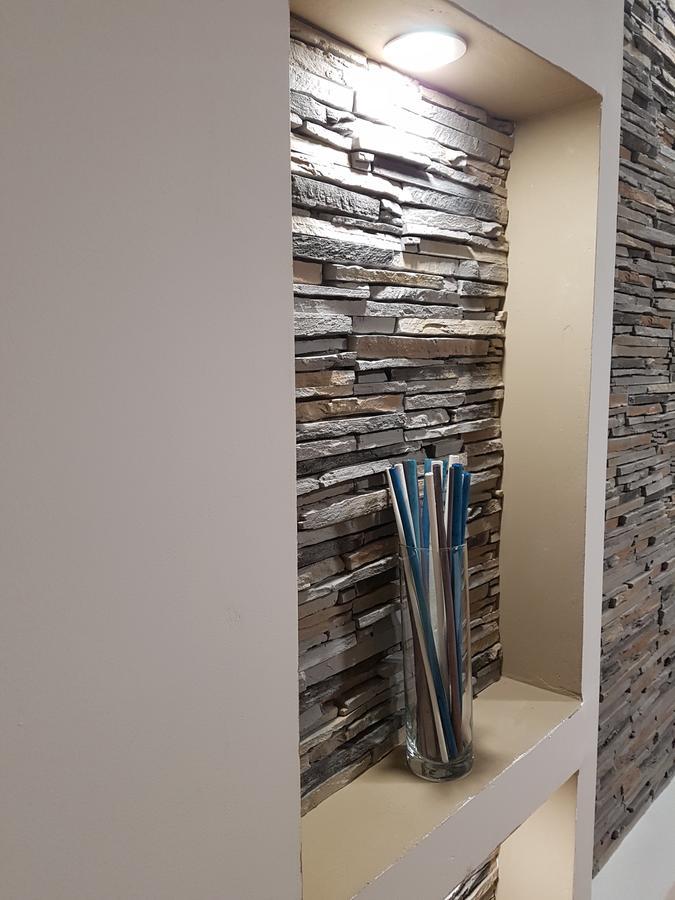 Woodstone Apartment Ploiesti Ngoại thất bức ảnh