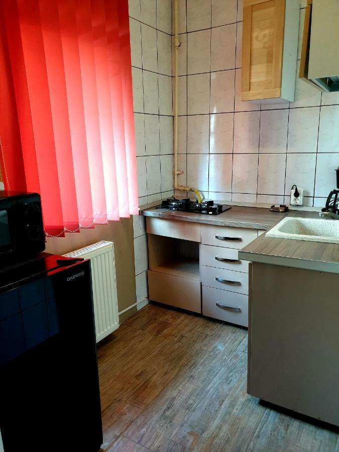 Woodstone Apartment Ploiesti Ngoại thất bức ảnh