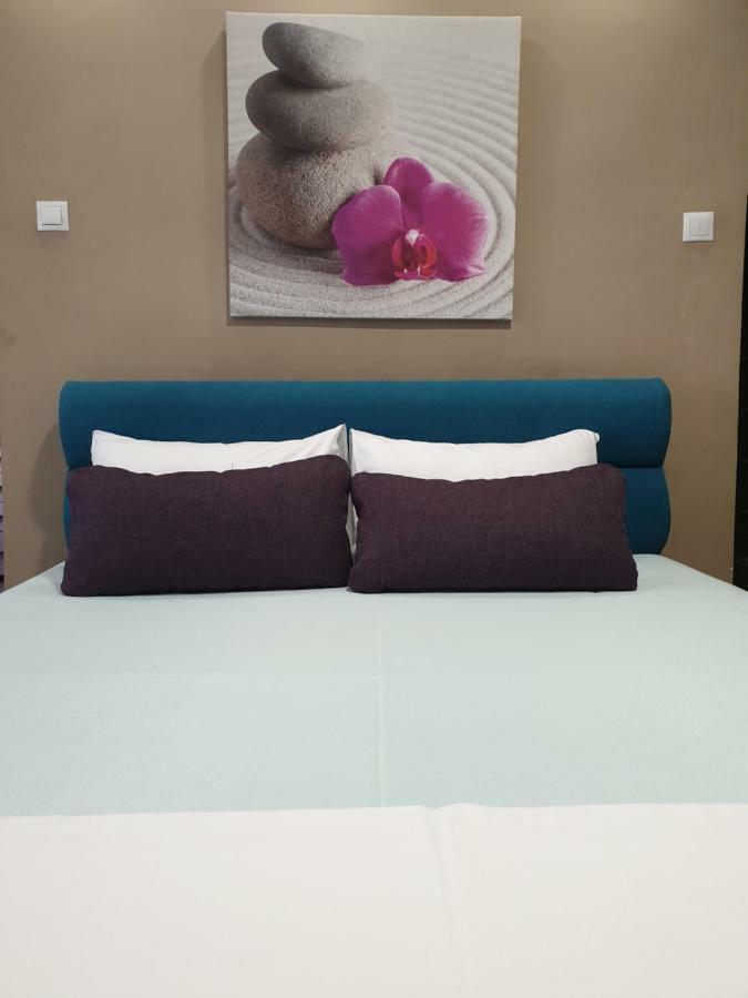 Woodstone Apartment Ploiesti Ngoại thất bức ảnh